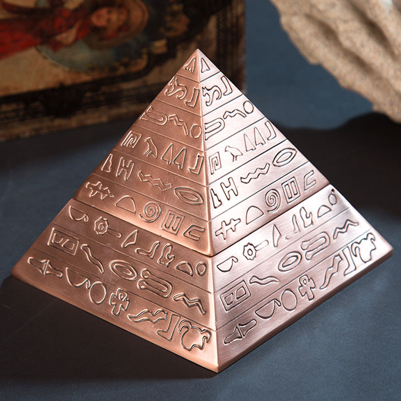 Kovinski pepelnik u obliku piramide s poklopcem, egipatskog stila, dekorativni predmet za dom