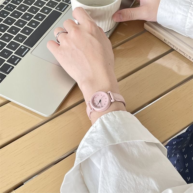 Нов дамски часовник с малък циферблат, бордо кварцов часовник, винтидж бутиков дизайн