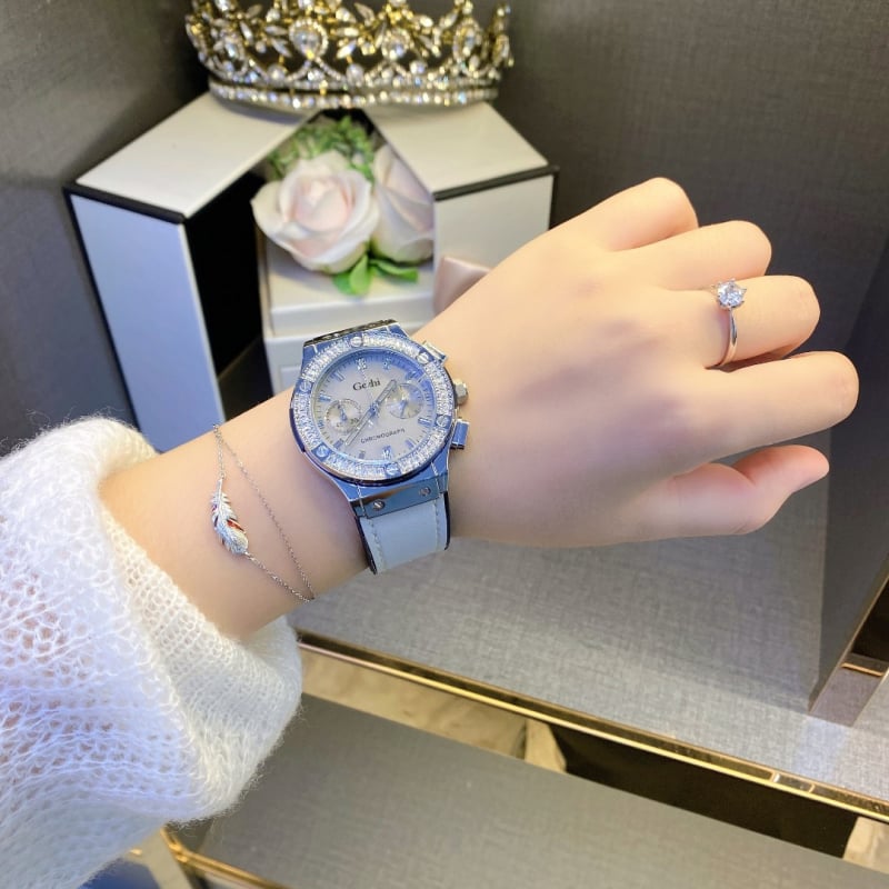 Дамски часовник Morandi сив с силиконов каишка, луксозен стил, универсален дизайн