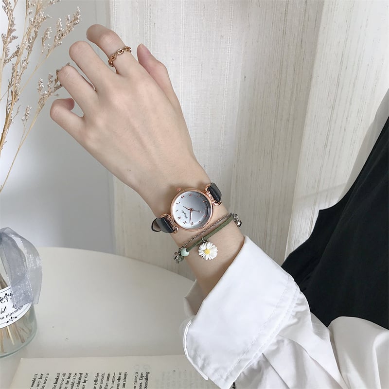 Часовник за момичета с градиентни цветове и тънка каишка, Инс стил, компактен размер за ученици средно училище и гимназия, показва само часа.