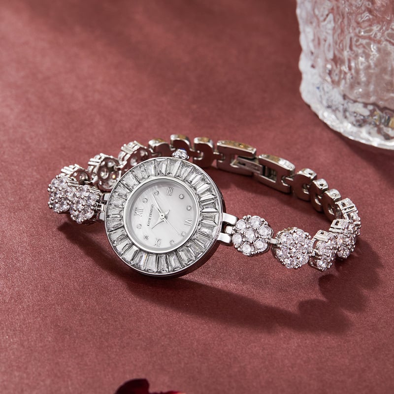 Дамски часовник на гривна, водоустойчив кварцов модел, елегантен и модерен, лек лукс