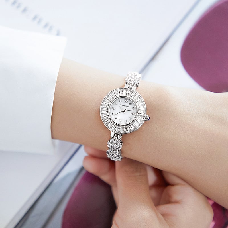 Дамски часовник на гривна, водоустойчив кварцов модел, елегантен и модерен, лек лукс