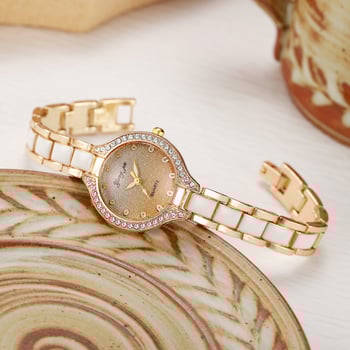 Дамски часовник в ретро стил с диамантено инкрустиране, кварцов механизъм, комплект часовник и гривна