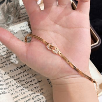 Μινιμαλιστικό βραχιόλι με αγκράφα σε σχήμα αλόγου – γαλλική κομψότητα, κλασικό στυλ, ελαφρύς πολυτελής πλεκτός σχεδιασμός