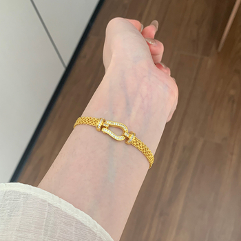 Γυναικείο βραχιόλι από χαλκό με επίχρυση επίστρωση και κούμπωμα σε σχήμα αλόγου – κομψός, πολυτελής σχεδιασμός