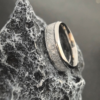 8 mm široki prsten od nehrđajućeg čelika s uzorkom karbonskih vlakana i teksturom mraza trave, personalizirani unisex prsten