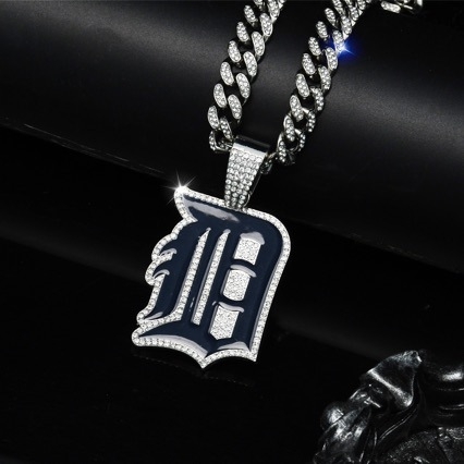 Muški privjesak za ogrlicu inspiriran bejzbol momčadi Detroit, potpuno dijamantno ukrašen, Cuban lanac, hip-hop stil, vrhunska kvaliteta