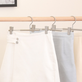 Μεταλλική κρεμάστρα παντελονιών με κλιπ φούστας JK