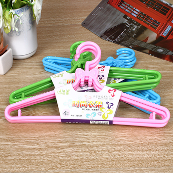 4 τεμάχια πλαστικές κρεμάστρες ρούχων με αντιολισθητική επιφάνεια, για στεγνά και βρεγμένα ρούχα, για παιδιά και μωρά