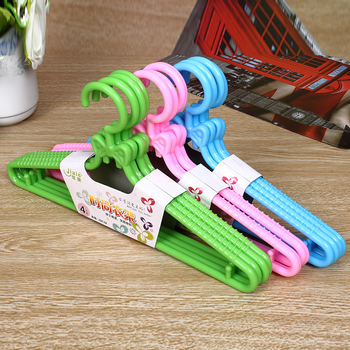 4 τεμάχια πλαστικές κρεμάστρες ρούχων με αντιολισθητική επιφάνεια, για στεγνά και βρεγμένα ρούχα, για παιδιά και μωρά