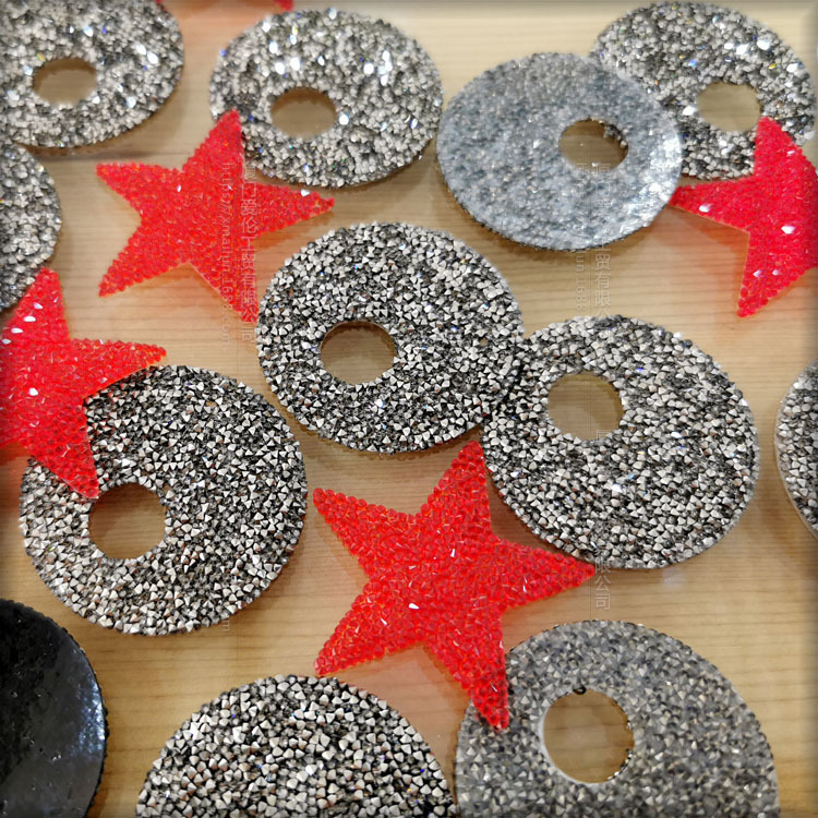 Prilagođena 3D kristalna tkanina za ukrase, mreža za ljepilo, rhinestones, leptir, motiv petokrake zvijezde, razni uzorci, toplinski preslik, samoljepiva obrada