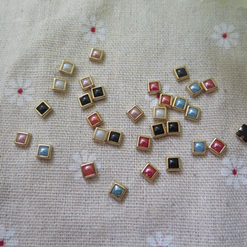 1000 бр. 4 мм смесени цветове златно обковани кристали за маникюр OD199