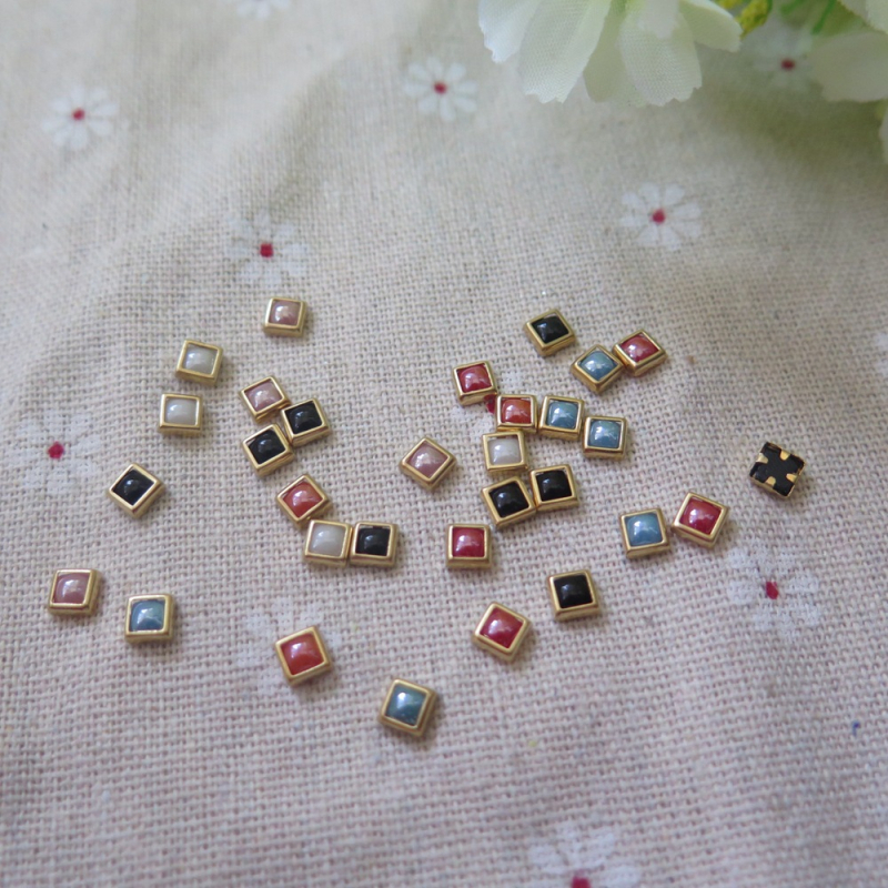 1000 бр. 4 мм смесени цветове златно обковани кристали за маникюр OD199