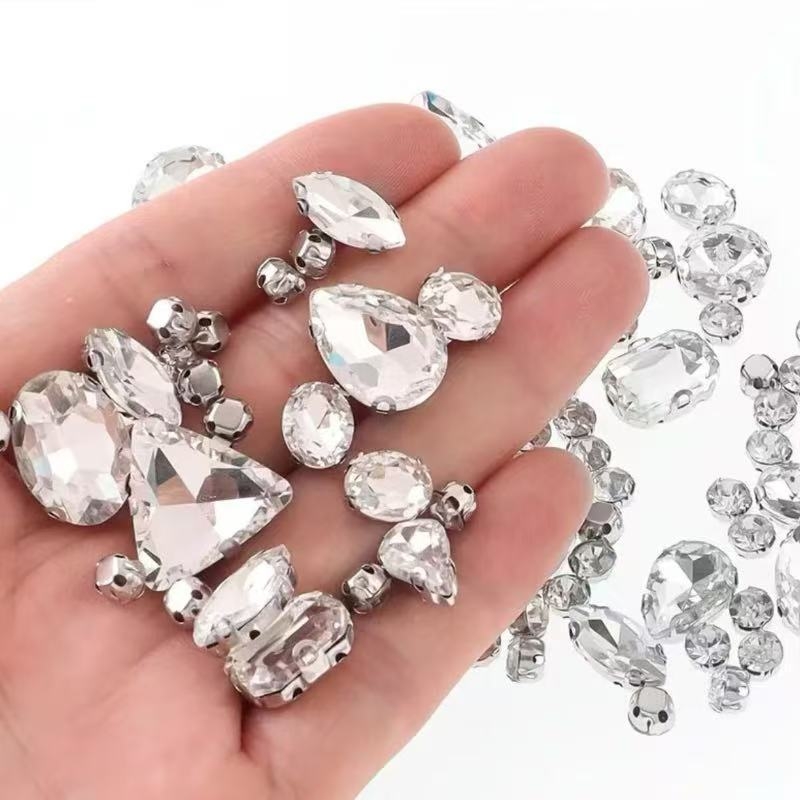 180 kusov zmiešaných rhinestones s pazúrikmi z skleneného krištáľu pre ručné šitie a svadobné doplnky