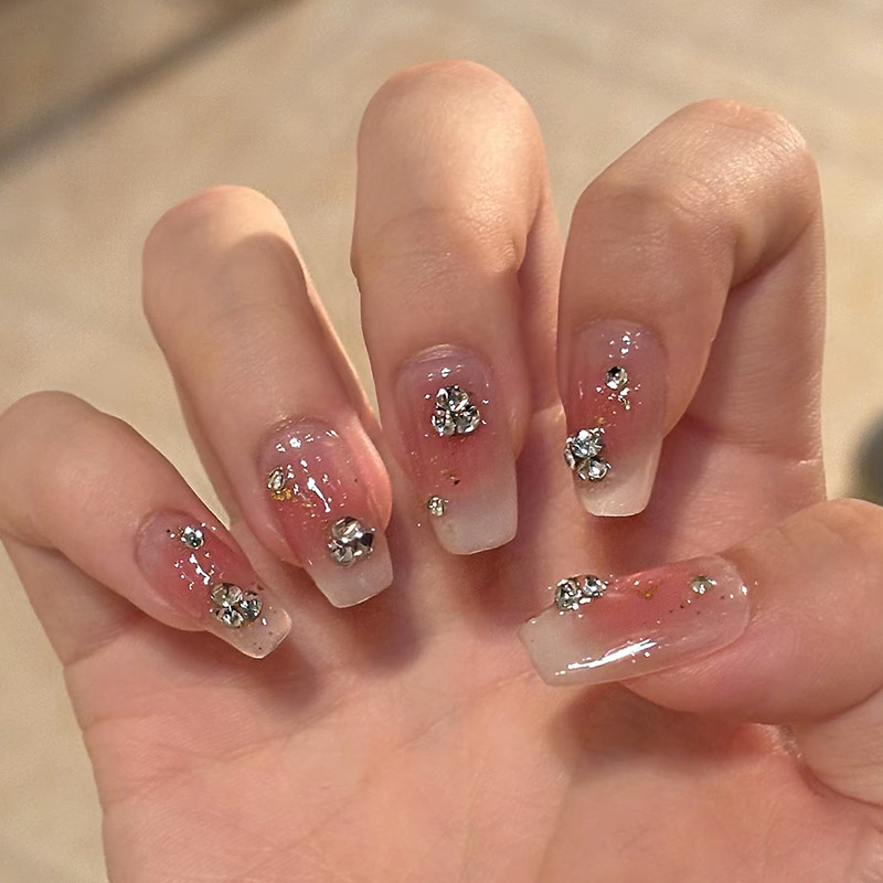 Кристали за маникюр със заострено дъно, малки подредени кристали, декорация циркон