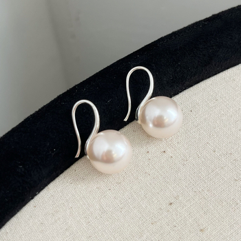 Perlové náušnice 2025 - ľahký luxus, elegantný geometrický dizajn pre ženy, jedinečný štýl