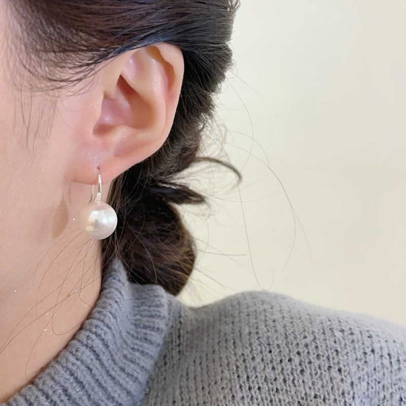 Perlové náušnice 2025 - ľahký luxus, elegantný geometrický dizajn pre ženy, jedinečný štýl