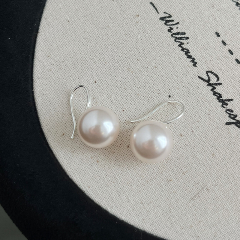 Perlové náušnice 2025 - ľahký luxus, elegantný geometrický dizajn pre ženy, jedinečný štýl