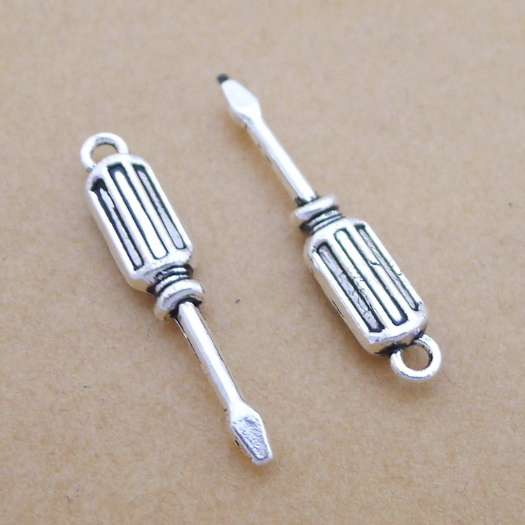 LY063 6x31mm legura privjesak odvijač u antiknom srebru, dijelovi za DIY nakit, 100 kom. u pakiranju, 1,8 g po komadu