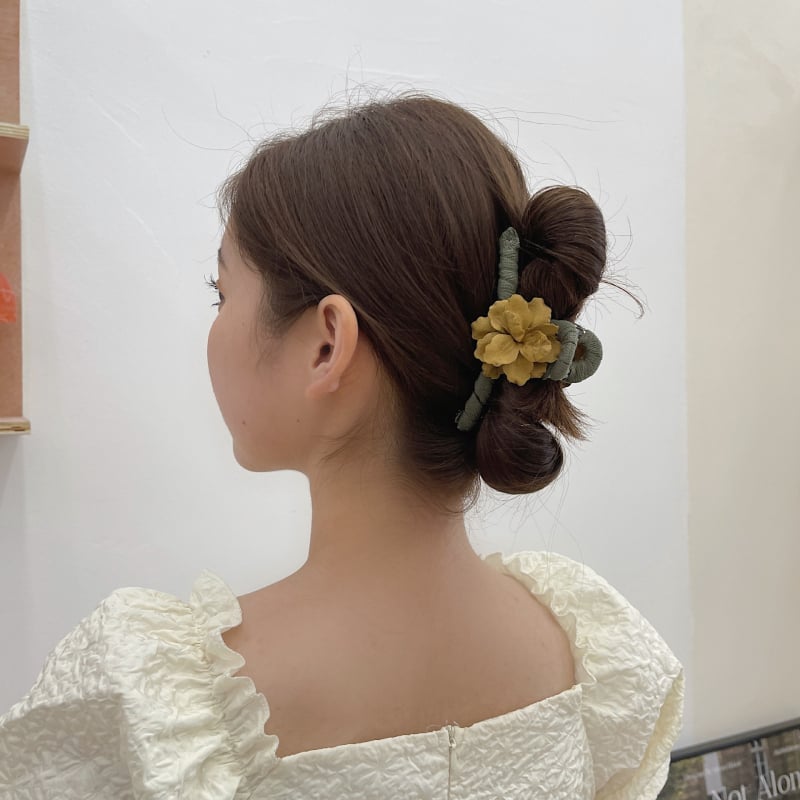 Veliki klips za kosu u obliku morskog psa sa platnenim cvijetom - elegantan žuti dodatak za kosu za žene