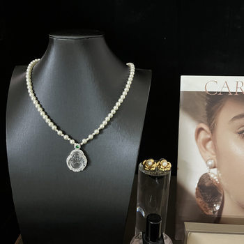 Prirodni achat i jade Buddha privjesak ogrlica za žene, s perlama i dugačkim lančićem, elegantan komad nakita