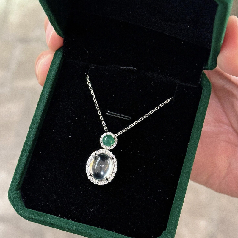 Novi kineski stil, minimalističko ogrlice s zelenim chalcedonom u obliku jajeta i dijamantnim akcentima