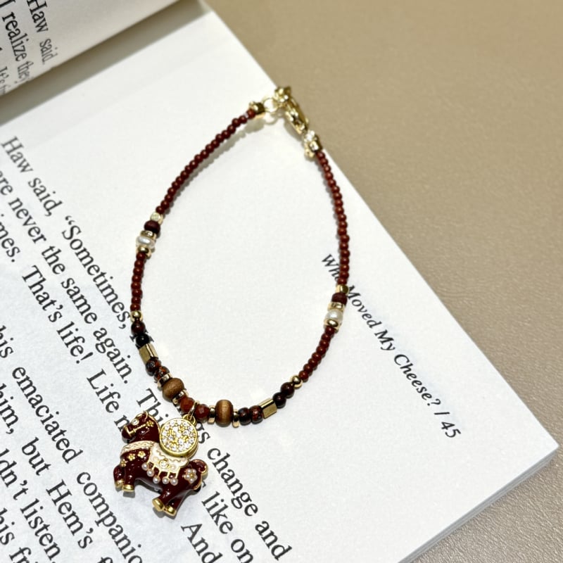 Ženski narukvica od tigrovog oka s posudom blaga i privjeskom malog konja, u stilu novog kineskog dizajna, elegantan i moderan