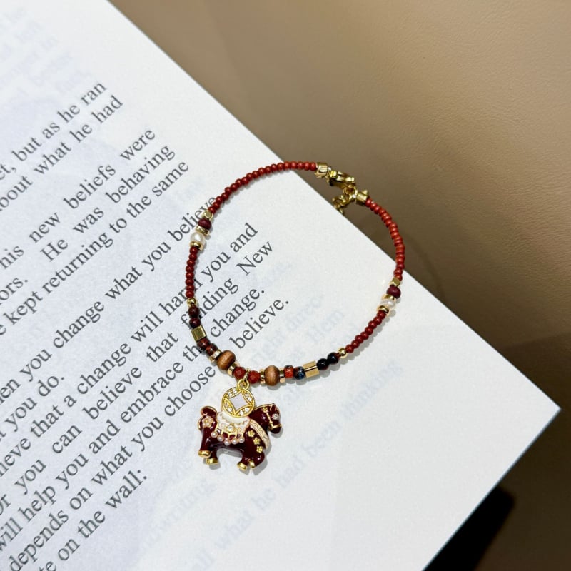 Ženski narukvica od tigrovog oka s posudom blaga i privjeskom malog konja, u stilu novog kineskog dizajna, elegantan i moderan
