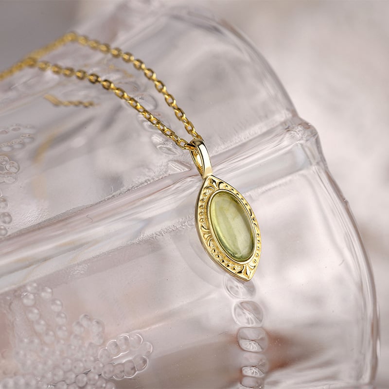 Ogrlica od srebra 925 sa zelenim ovalnim peridotom, retro elegantan dizajn, pozlaćeno srebro 14K, lanac za ključnicu