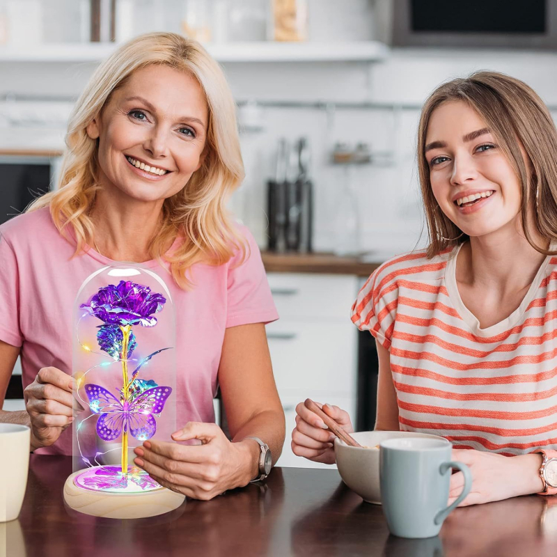 Διατηρημένο τριαντάφυλλο σε γυάλινο θόλο με πεταλούδα, ρομαντικό δώρο για την Ημέρα του Αγίου Βαλεντίνου και τη Γιορτή της Μητέρας