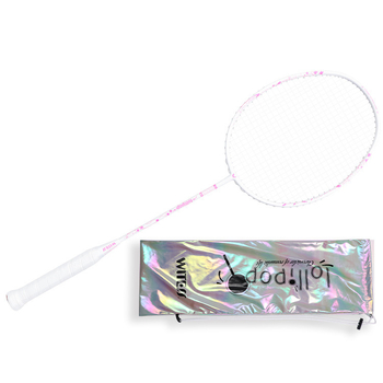 Raketa za badminton od karbonskih vlakana, prilagođena za singl i dvojice, ofenzivnog tipa, izdržljiva za profesionalna natjecanja.
