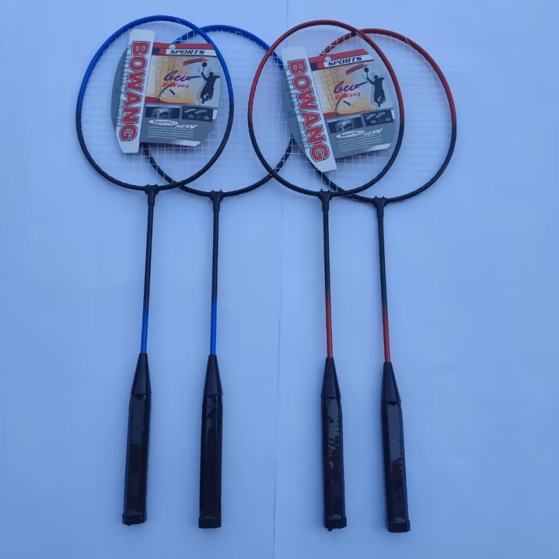 Prilagođeni set badminton reketa s visokom elastičnošću i otpornošću na lomljenje žica, dvostruke rekete, okvir od željezne legure