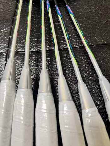 Bez oznake War Halberd 9000Power s unutarnjom pjenom 46T, visoke kvalitete, sekundarna kalupa, ultra lagana, potpuno karbonska badminton raketa