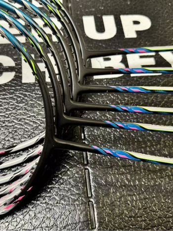 Bez oznake War Halberd 9000Power s unutarnjom pjenom 46T, visoke kvalitete, sekundarna kalupa, ultra lagana, potpuno karbonska badminton raketa