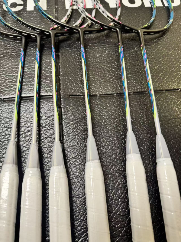 Bez oznake War Halberd 9000Power s unutarnjom pjenom 46T, visoke kvalitete, sekundarna kalupa, ultra lagana, potpuno karbonska badminton raketa