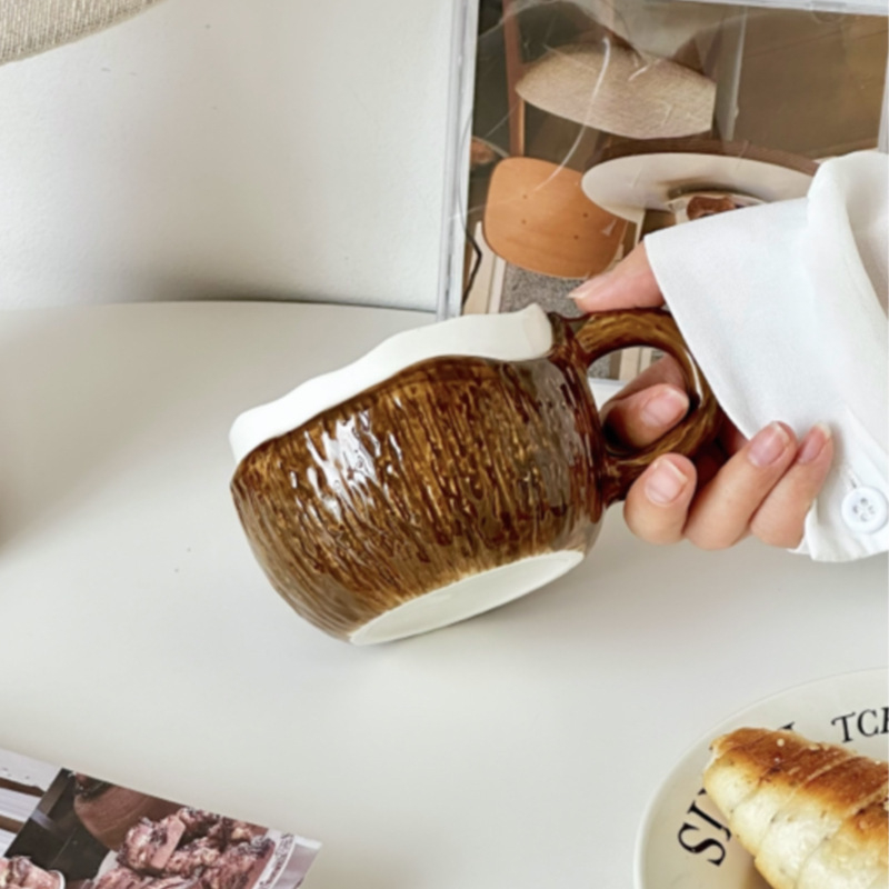 Keramička šalica u obliku kokosa, 250 ml, za kavu, čaj ili milkshake — moderni minimalistički stil.