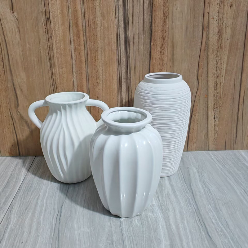 Porcelanska vaza za cvijeće – moderni minimalistički dizajn s brušenim završnim slojem