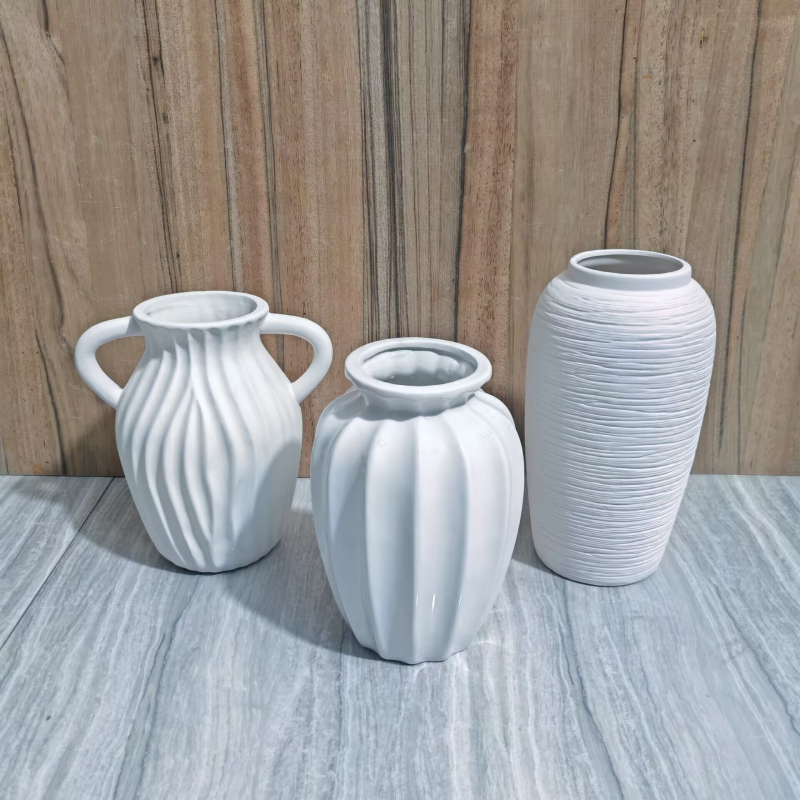 Porcelanska vaza za cvijeće – moderni minimalistički dizajn s brušenim završnim slojem