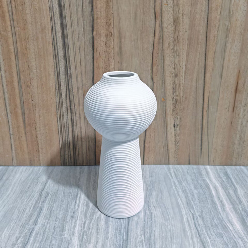 Porcelanska vaza za cvijeće – moderni minimalistički dizajn s brušenim završnim slojem