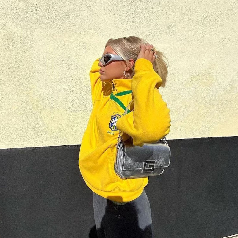 Ženski hoodie s kapuljom i fudbalskim motivom, geometrijski uzorak, slobodan kroj, srednja duljina, poliester, jesen-zima 2023