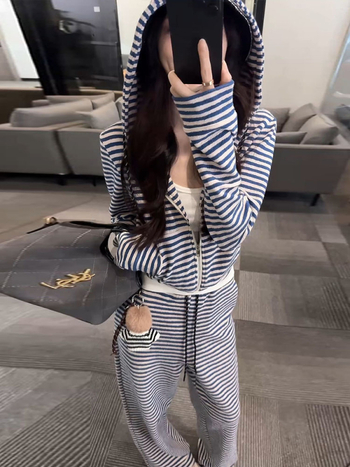Ženski dvodijelni set u američkom casual sportskom stilu: hoodie s kapuljom i široke hlače, jesen moda, gradski stil