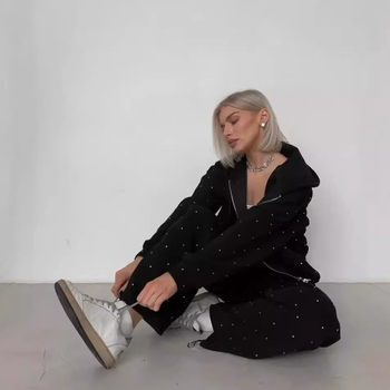 Дамски двучастков спортен комплект с качулка: суитшърт и панталони, свободен силует, полка-дот принт, зима 2025