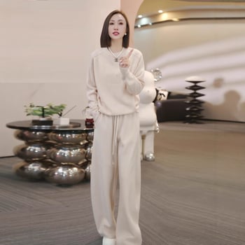Ženski casual sportski set u korejskom stilu: pulover s okruglim izrezom i široke hlače (modni trend 2025)