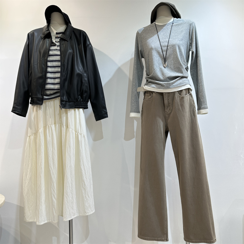 Traperice ravnog kroja, visokim strukom, svijetlo smeđa boja, četverostruka elastičnost, uski/slim fit, casual