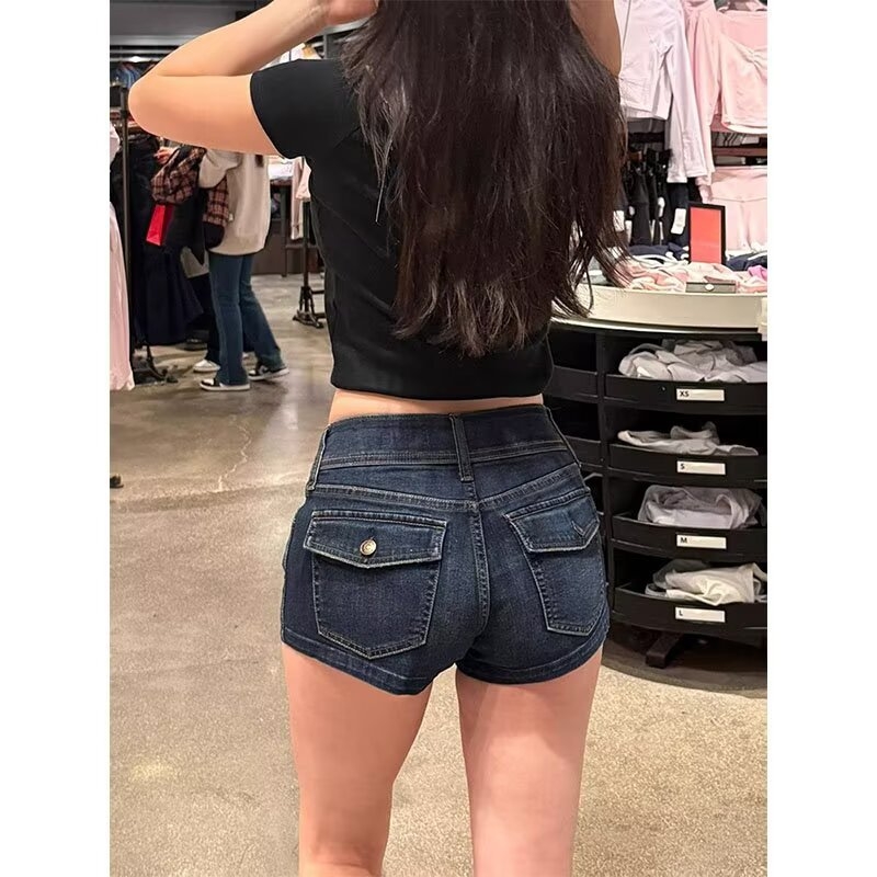 Ženske denim kratke hlače plavo-sive boje, niski struk, uski kroj, rastezljivo, 3/4 duljina, ljeto 2025