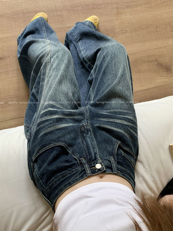 Ženske traperice visokim strukom i širokim nogama, distressed efekt, casual stil