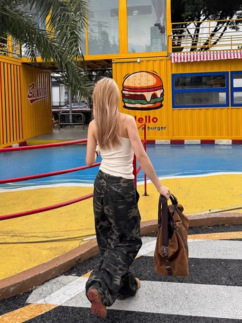 Ženske traperice u američkom retro stilu s kamuflažnim uzorkom, denim, podesiva elastična struka uz vezicu – opušten kroj, svakodnevne radne hlače