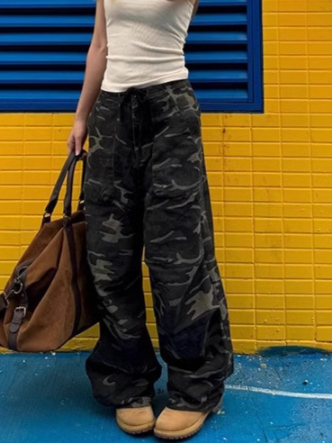 Ženske traperice u američkom retro stilu s kamuflažnim uzorkom, denim, podesiva elastična struka uz vezicu – opušten kroj, svakodnevne radne hlače