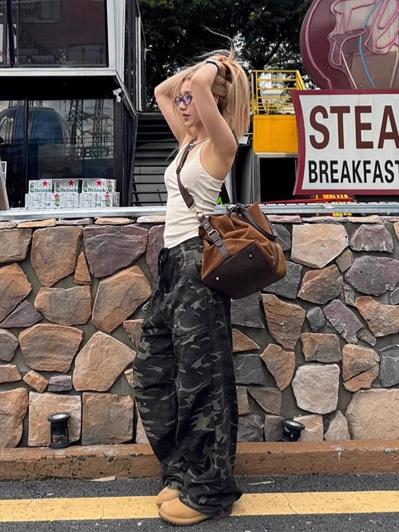 Ženske traperice u američkom retro stilu s kamuflažnim uzorkom, denim, podesiva elastična struka uz vezicu – opušten kroj, svakodnevne radne hlače