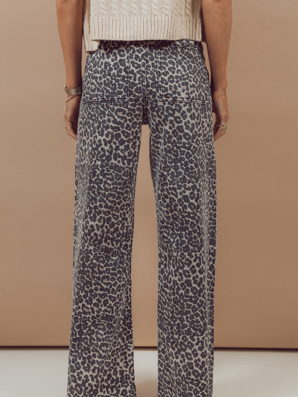 Ženske hlače od džinsa s visokim strukom i blagim širenjem prema dolje, leopard uzorak, denim, zimska kolekcija 2025